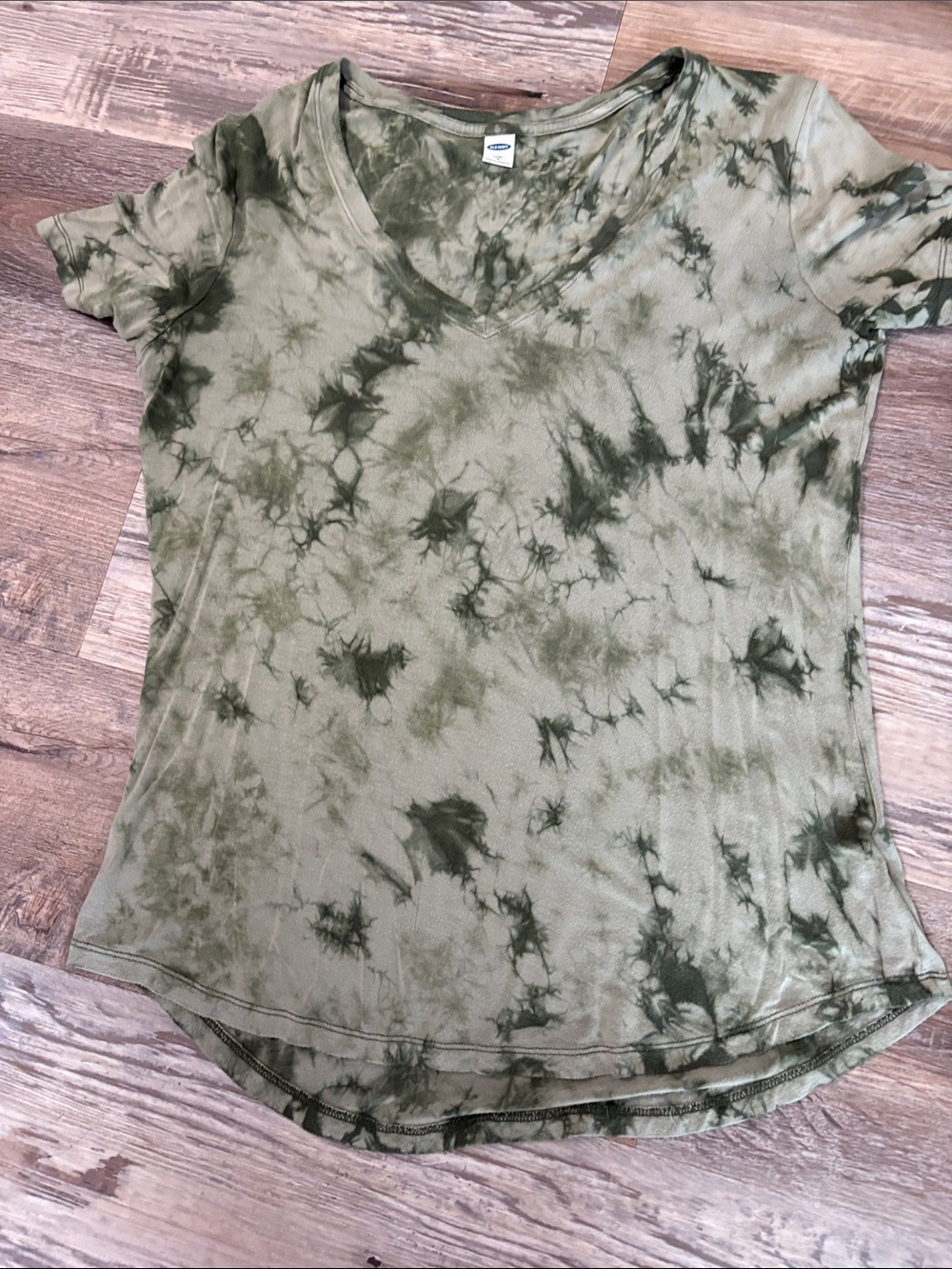 💚 Old Navy Olive Green Tie-Dye V-Neck Short Sleeve Tee